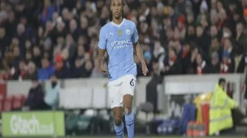 雄狮队狂热粉丝越南现场热情助阵