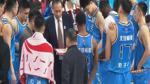 当代足球新星是否持续进步？昔日辉煌是否已成过去？